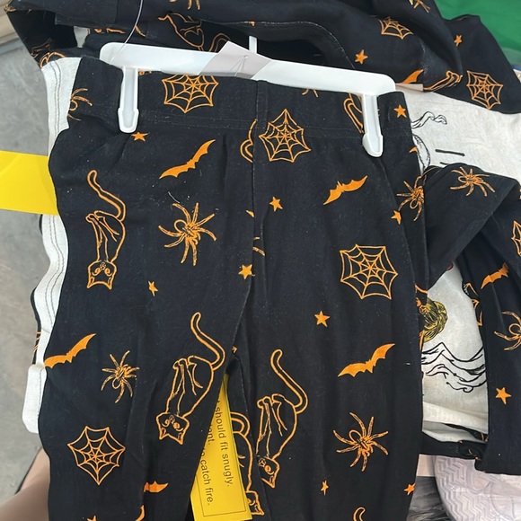 NWT HOCUS POCUS PJ’s MULTIPLE SIZES - Picture 2 of 7